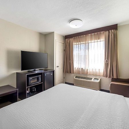 Sleep Inn & Suites Salina I-135 Eksteriør billede